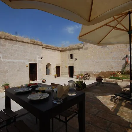 イン カラマンリ コナギ 3*